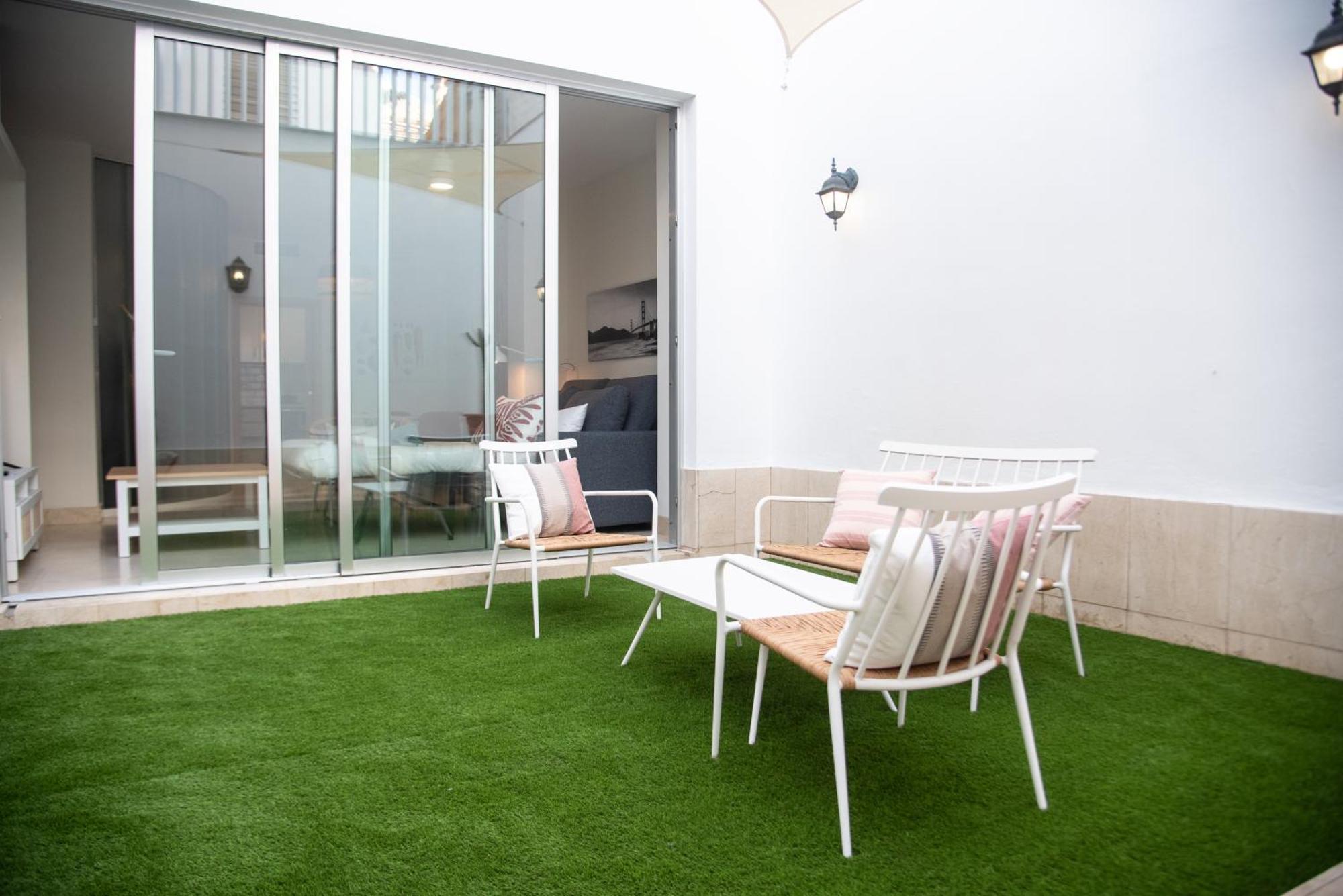 Tentudia Charming Apartments With Private Roof-Top Or Patio In San Bernardo By Ocityzen Sevilla Exteriör bild